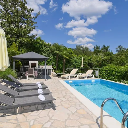 Family-friendly With Swimming Pool - 7916