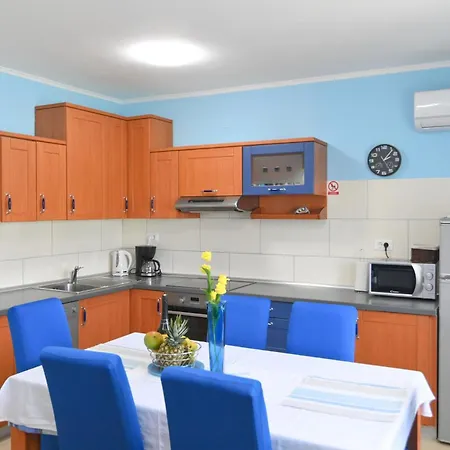 شقة Family-friendly With Swimming Pool - 7916 أوباتيا