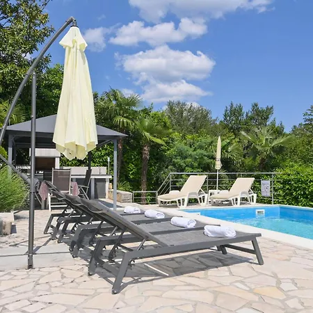 Apartment Family-friendly With Swimming Pool - 7916