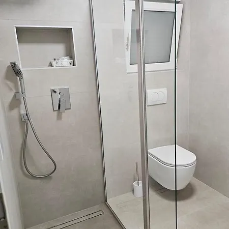 Family-friendly With Swimming Pool - 7916 Апартаменти