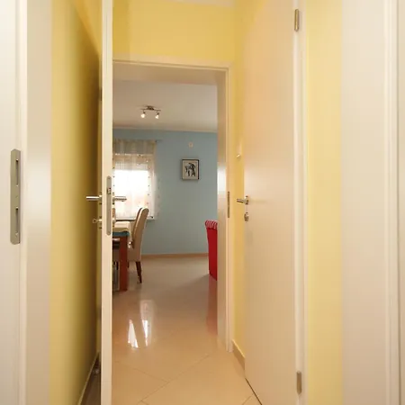 Διαμέρισμα Family-friendly With Swimming Pool - 7916 *