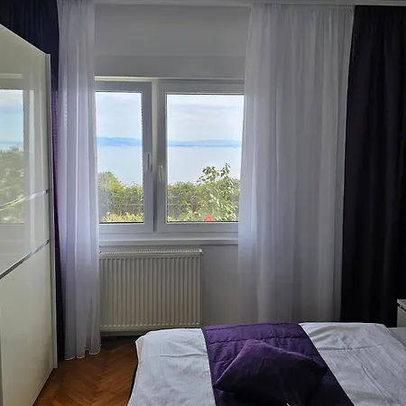 Апартаменти Family-friendly With Swimming Pool - 7916